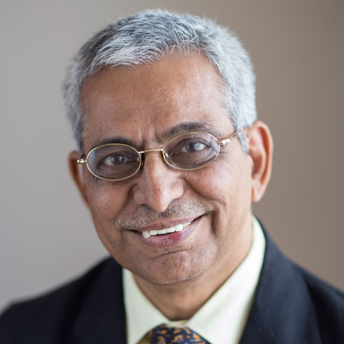 Dr. Shivenarain Gupta Porträt
